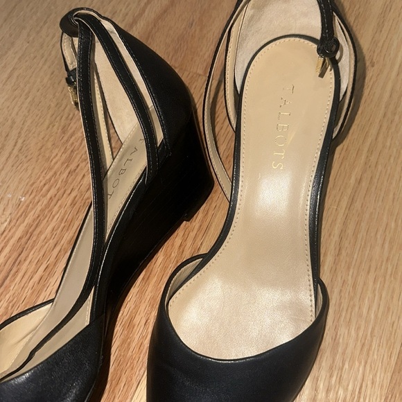 Talbots black genuine leather pointed mini women’s heels - Picture 3 of 9